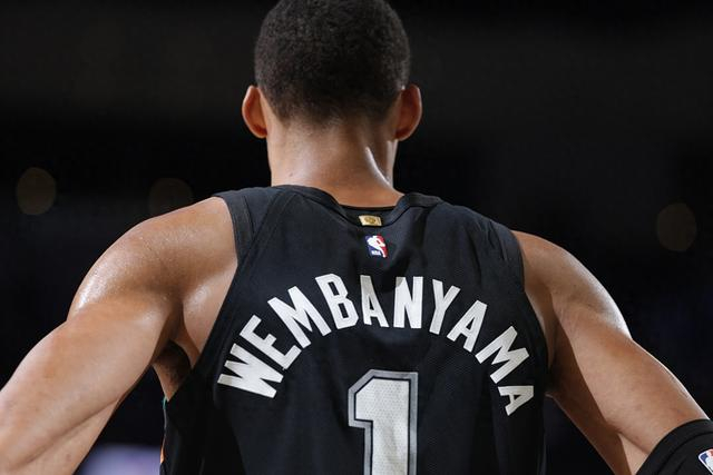 开云体育-文班你太狠了，仅用8分钟，就达成80年NBA独一无二纪录，冲击MVP|公牛|文班亚马|马刺|圣安东尼奥马刺队|NBA常规赛_新浪体育_新浪新闻