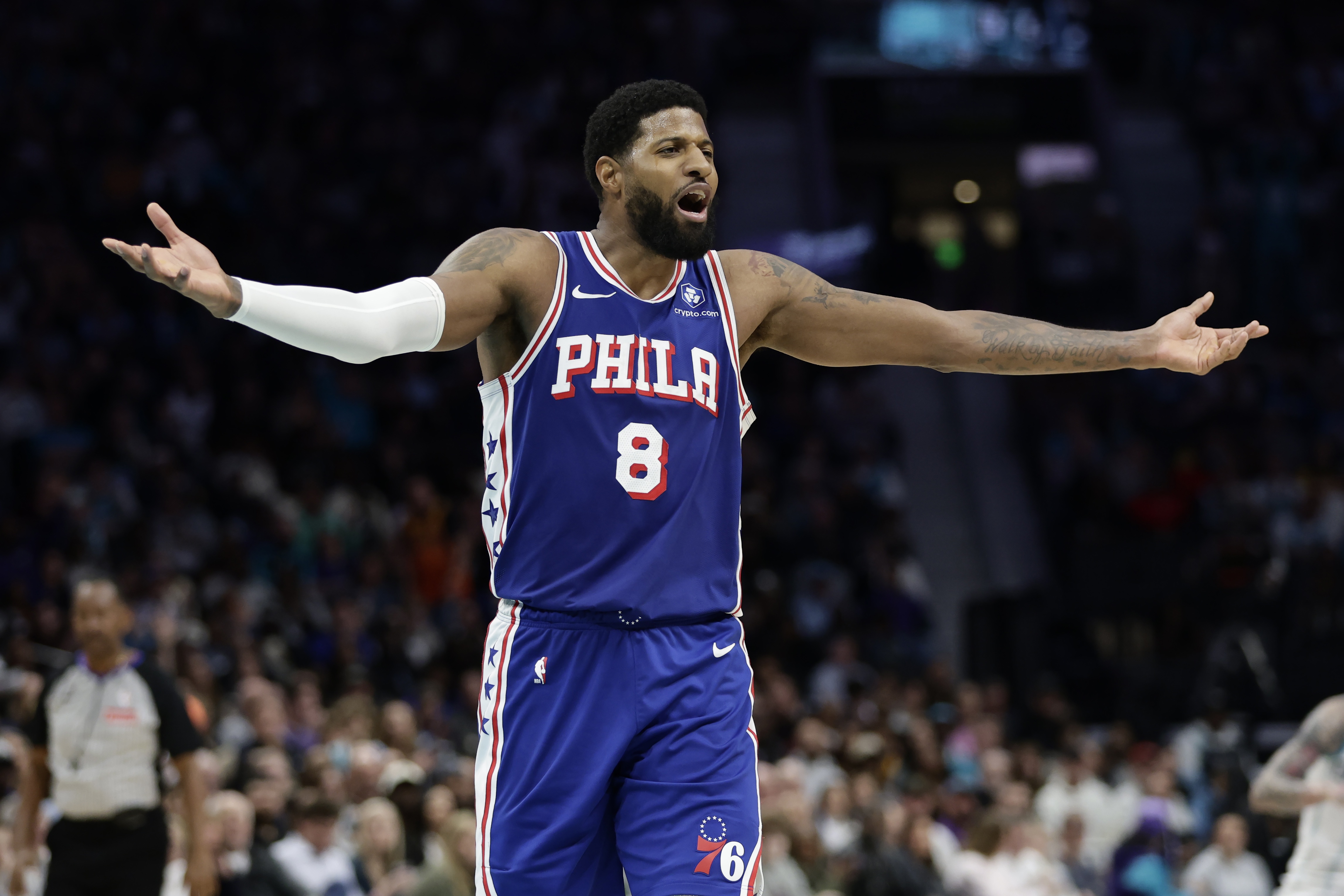 开云APP-下半场消失！乔治14中7拿到20分5板4助2断 上半场独得18分